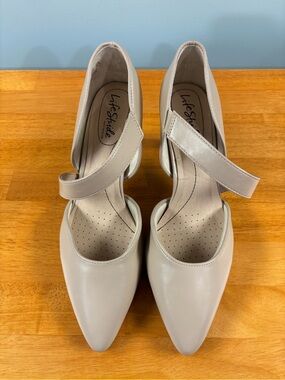 LifeStride Women's Beige Synthetic Pointed Toe Strap Pumps Slip On US 9 M